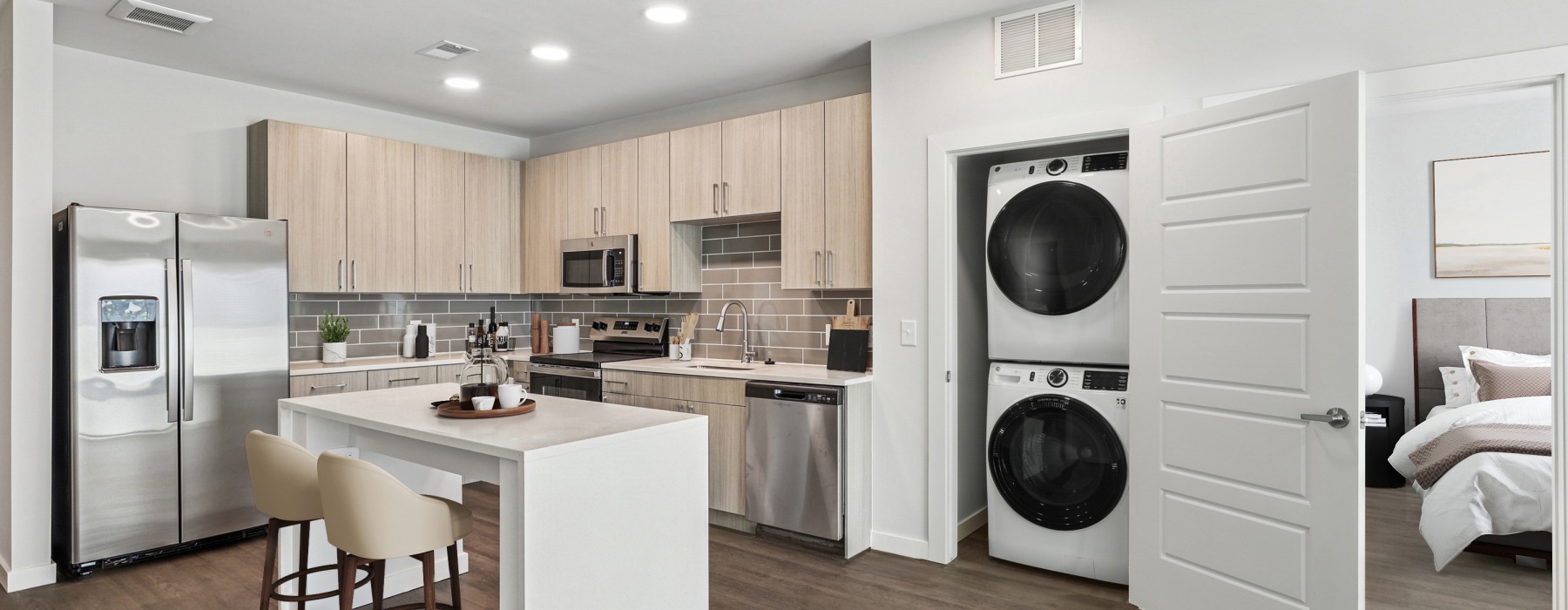 Kitchen with island, stainless steel appliances, quartz countertops